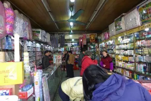 时光记忆的守护者 老牌国货商店如何以情怀驱动二手日用百货销售